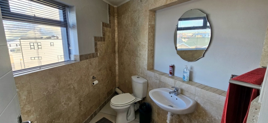 4 Bedroom Property for Sale in Perlemoenbaai Western Cape